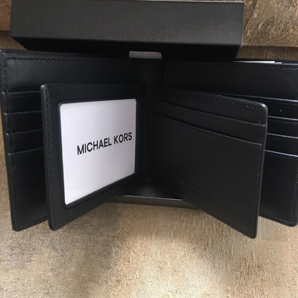 Michael Kors men’ Wallet - Picture 5 of 7